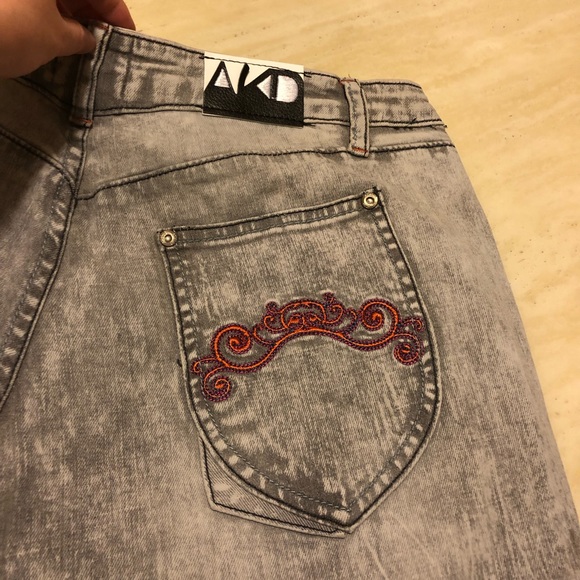 New AKADEMIKS Grey/Pink Embroidered Jeans Size 13 - Picture 8 of 9